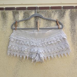 🔴Crocheted white shorts